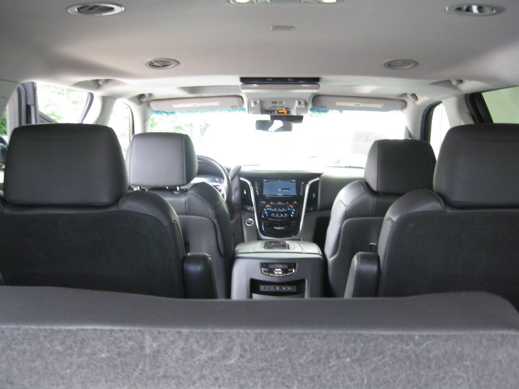 Used 2019 Cadillac Escalade Premium Luxury w/ Escalade Sport Edition image 37