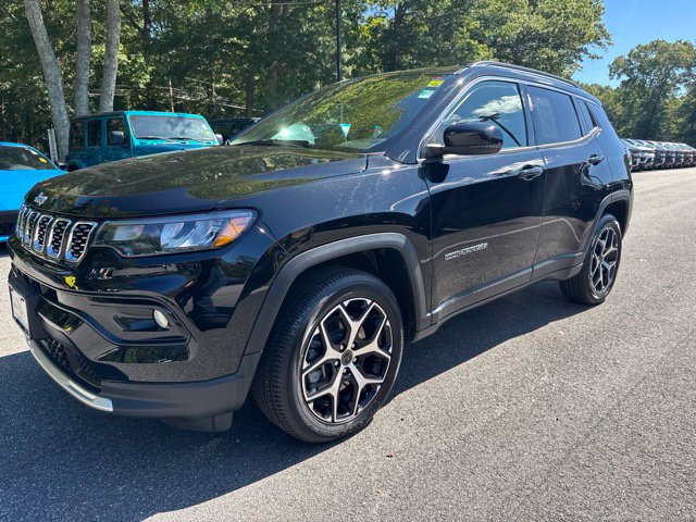 Used 2025 Jeep Compass Limited AWD/4WD image 2