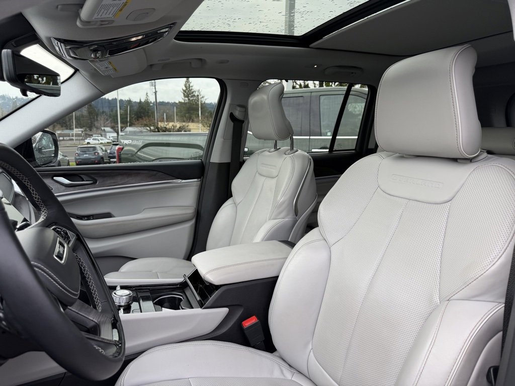 Used 2023 Jeep Grand Cherokee Overland w/ Adv Protech Group III image 16