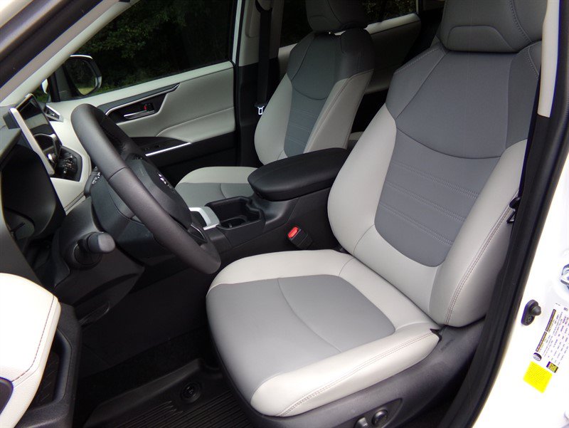 Used 2025 Toyota RAV4 XLE Premium w/ Weather Package FWD image 19