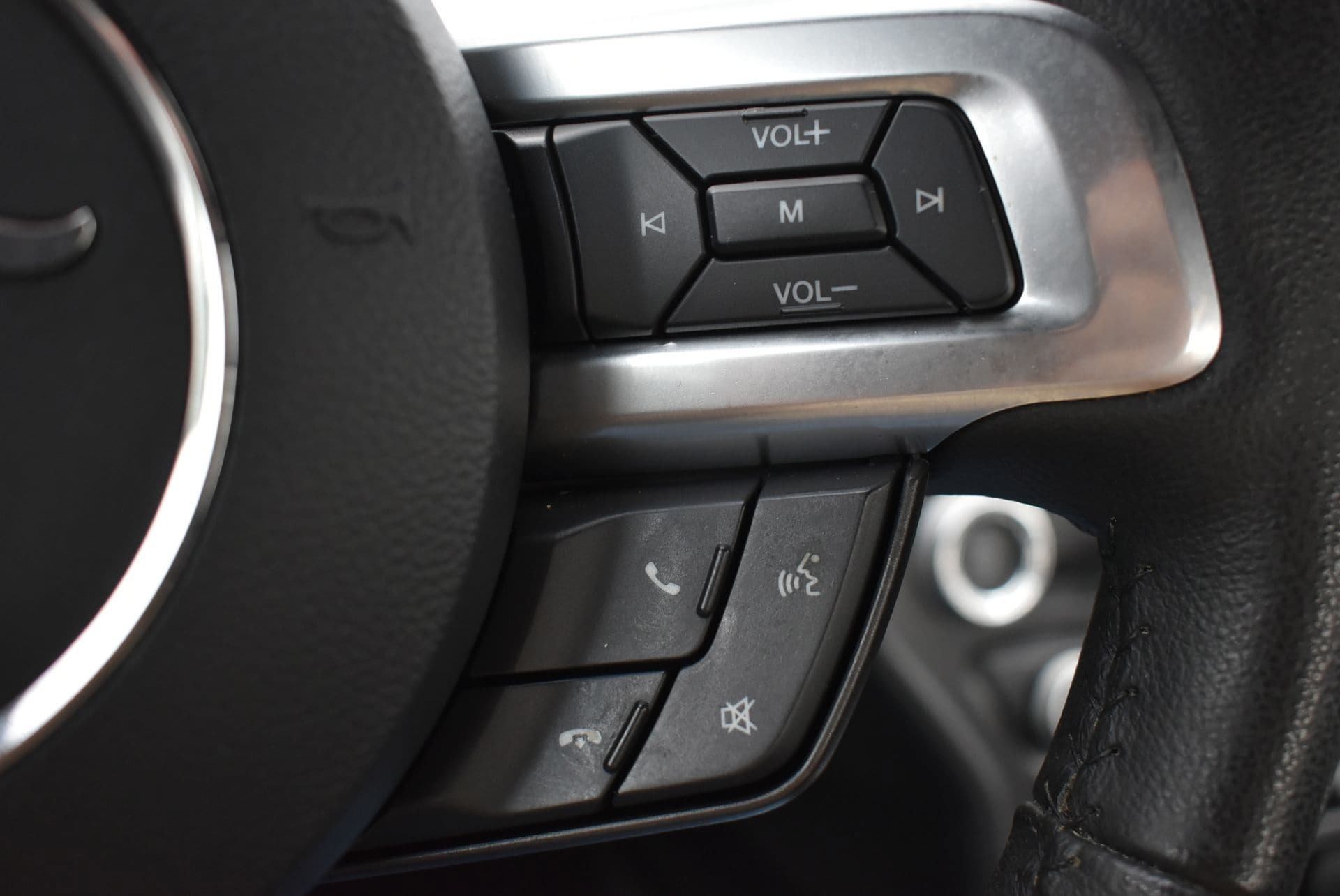 Used 2015 Ford Mustang Coupe RWD image 18