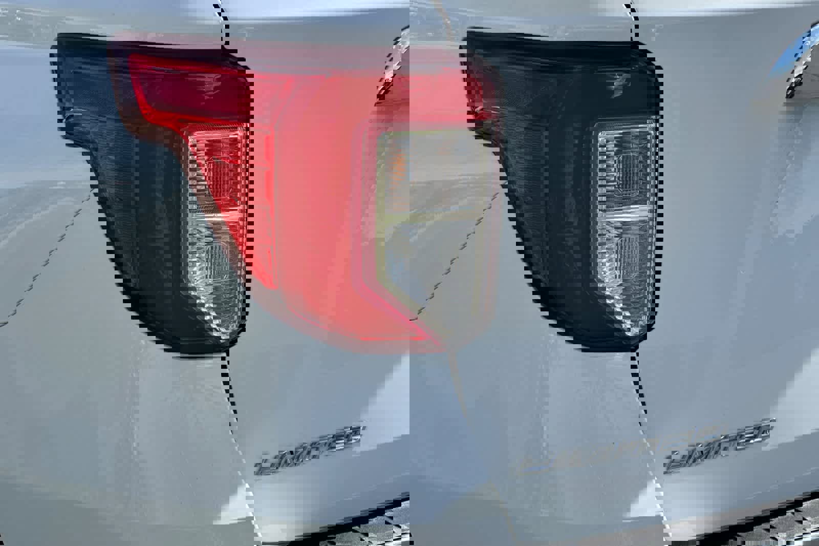 Used 2021 Ford Explorer Limited w/ Equipment Group 301A image 29