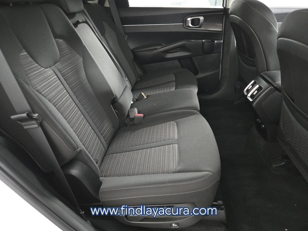 Used 2022 Kia Sorento LX AWD/4WD image 17