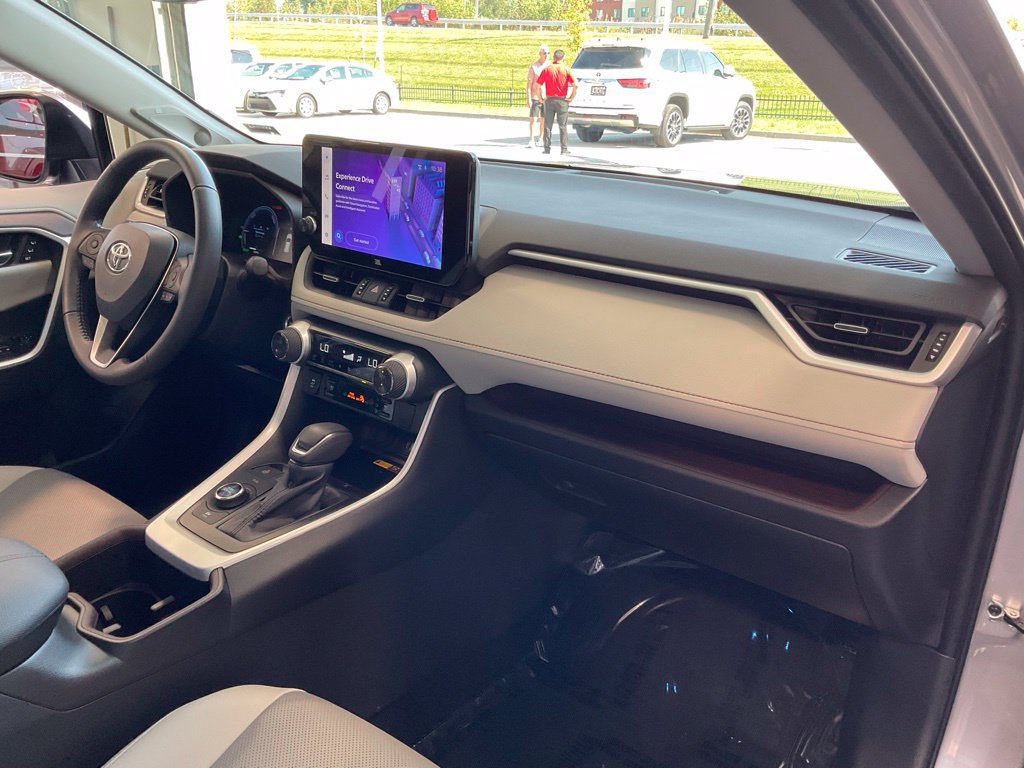 Certified 2025 Toyota RAV4 Limited w/ Advanced Technology Package AWD/4WD image 18