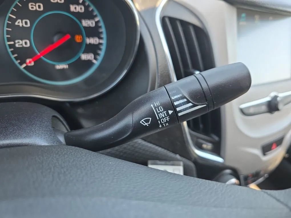 Used 2017 Chevrolet Cruze LS FWD image 18