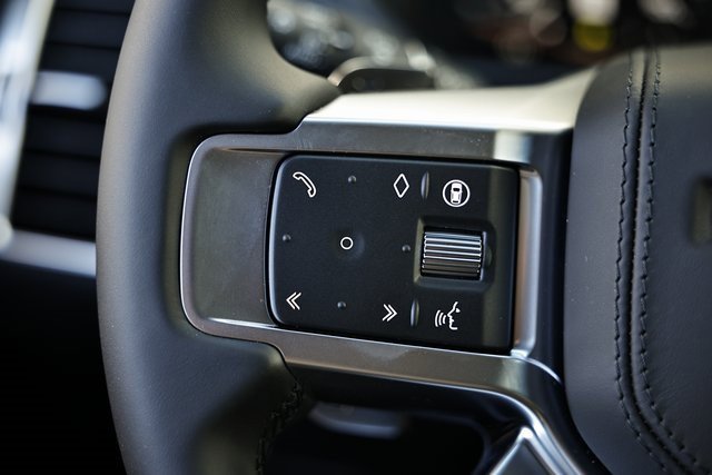 New 2025 Land Rover Discovery Metropolitan Edition image 41