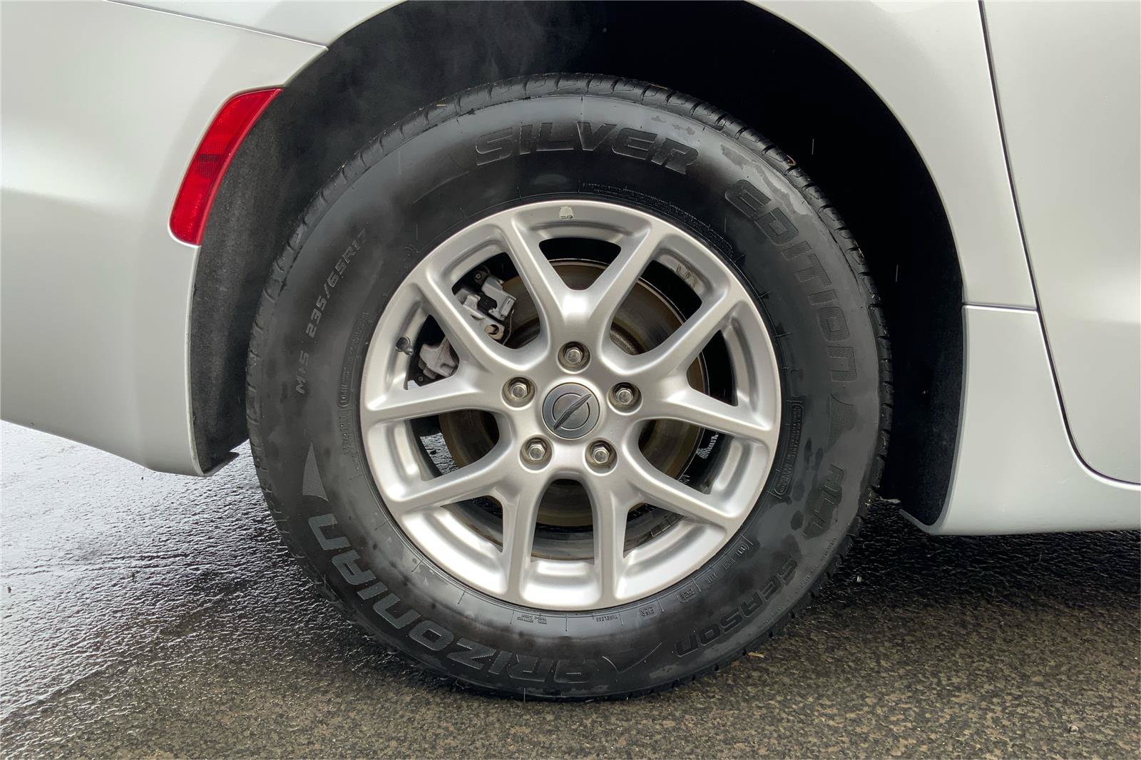 Used 2024 Chrysler Pacifica Touring-L FWD image 28