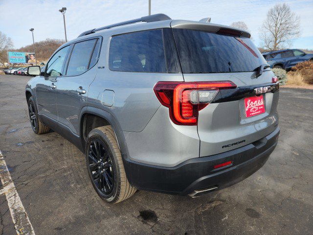 Used 2023 GMC Acadia SLE w/ Driver Convenience Package image 3