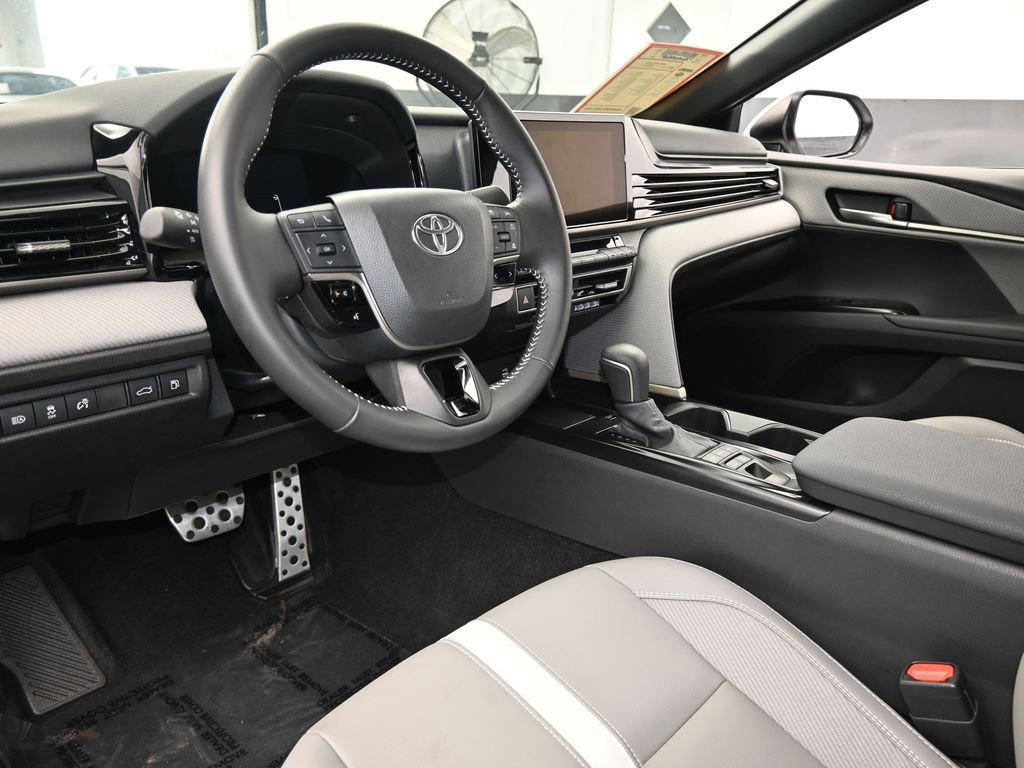 Used 2026 Toyota Camry SE w/ Convenience Package image 13