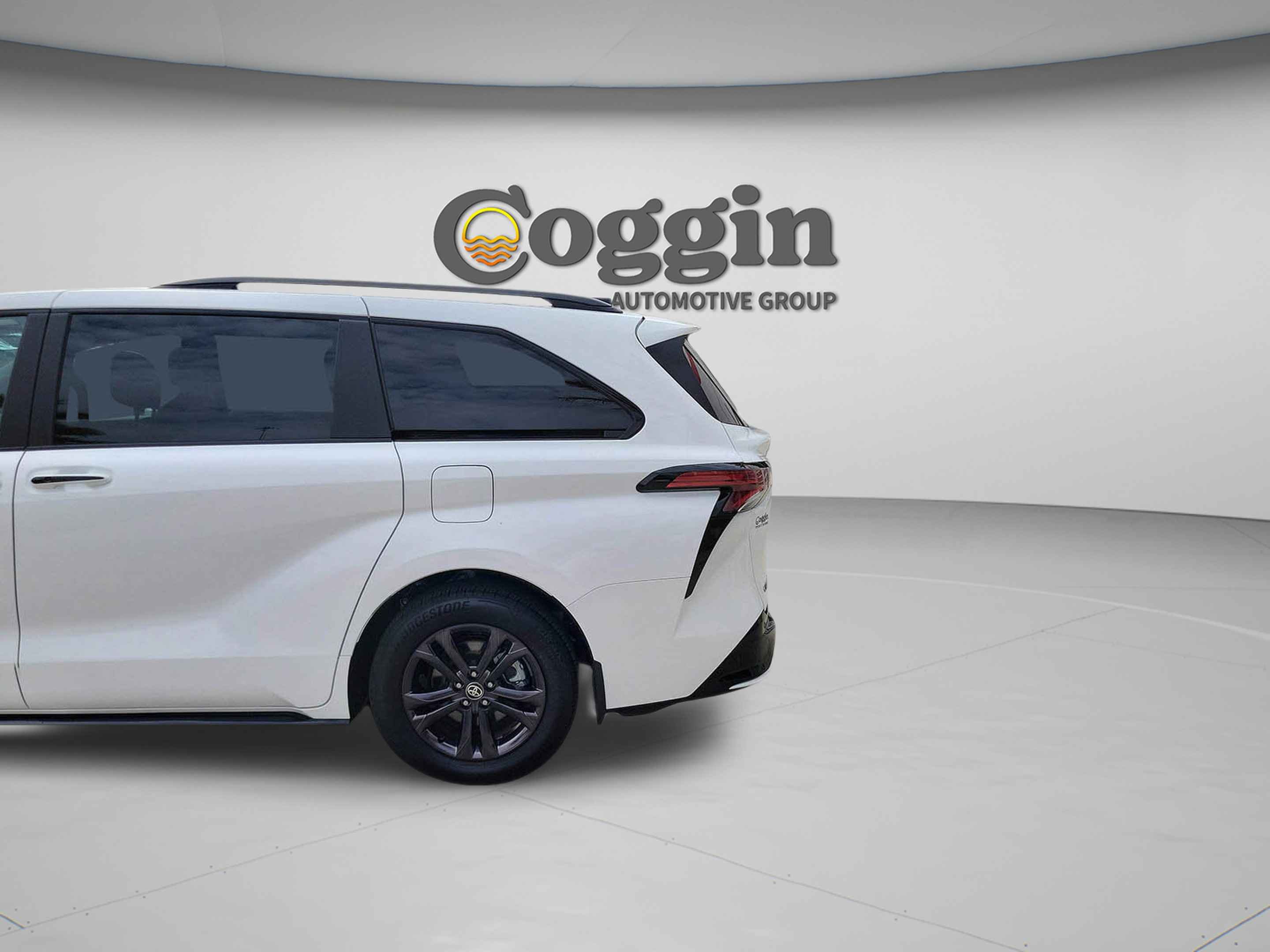 Certified 2025 Toyota Sienna XSE w/ XSE Plus Package AWD/4WD image 31