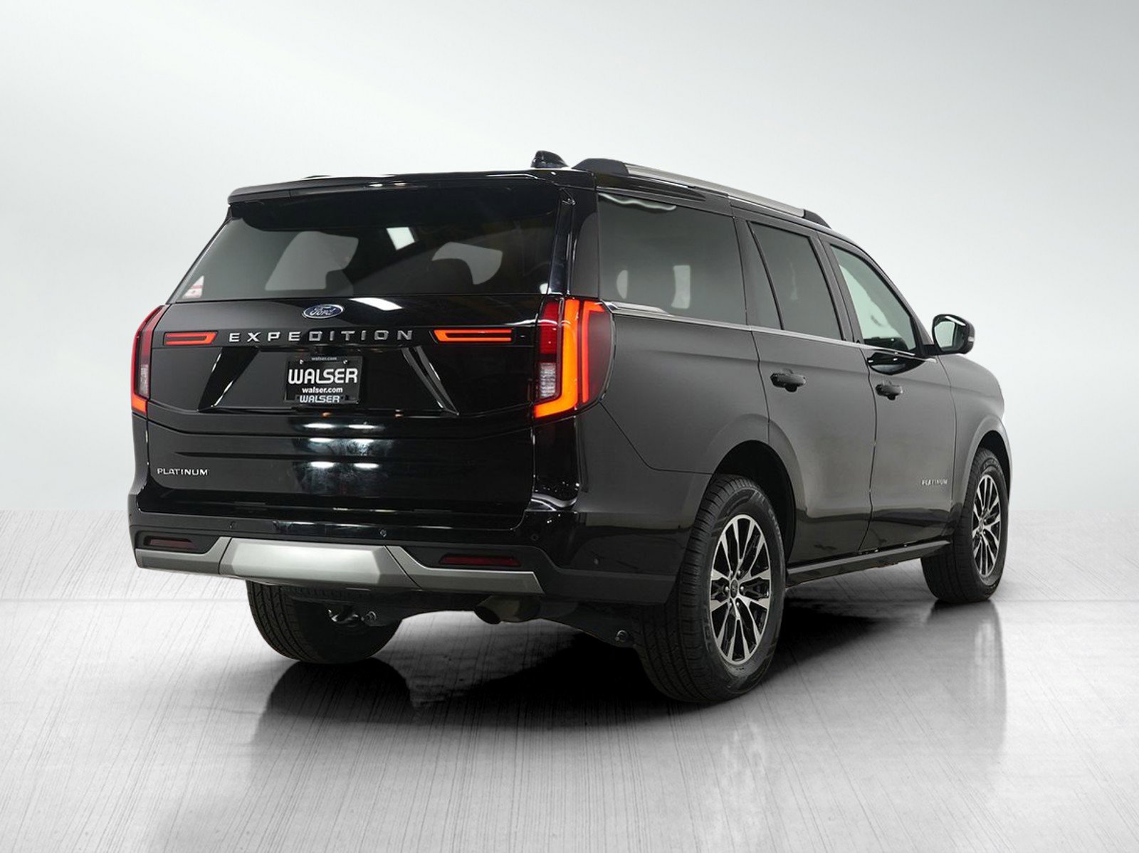 Used 2025 Ford Expedition Platinum AWD/4WD image 5