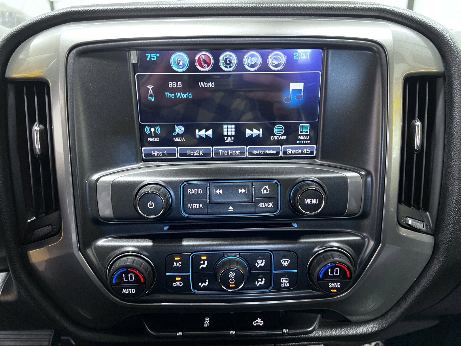 Used 2018 Chevrolet Silverado 1500 LT w/ LT Eassist Package AWD/4WD image 20