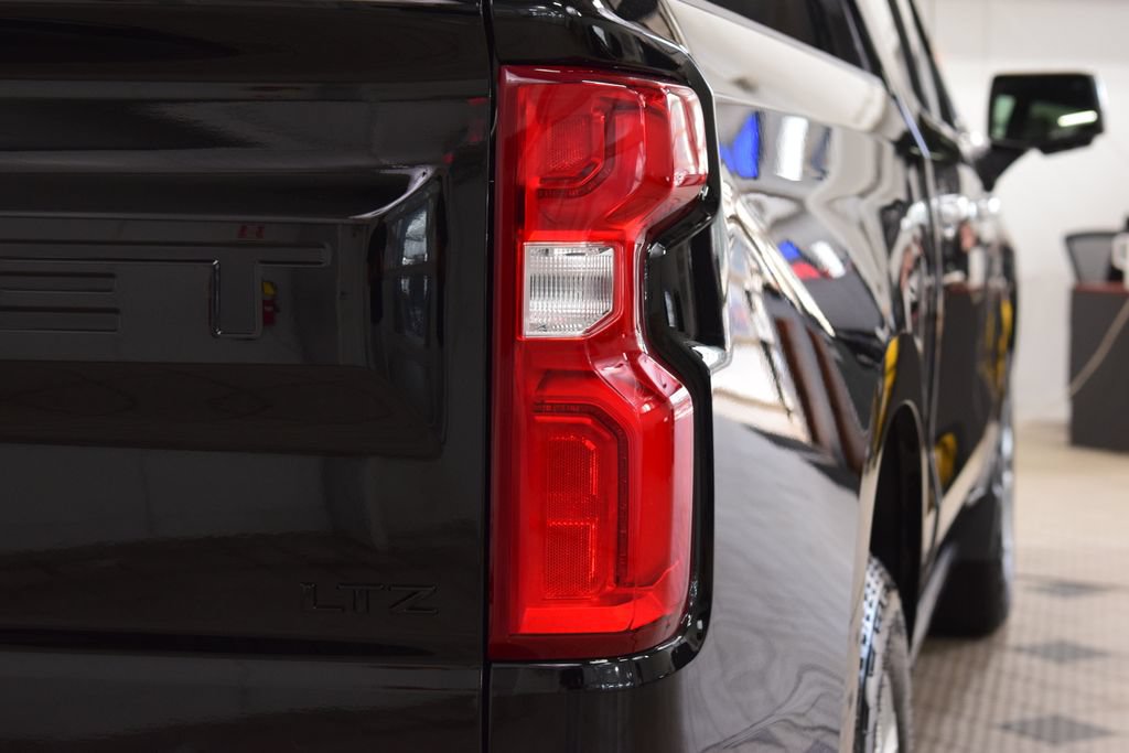 Used 2026 Chevrolet Silverado 1500 LTZ w/ LTZ Premium Package AWD/4WD image 19