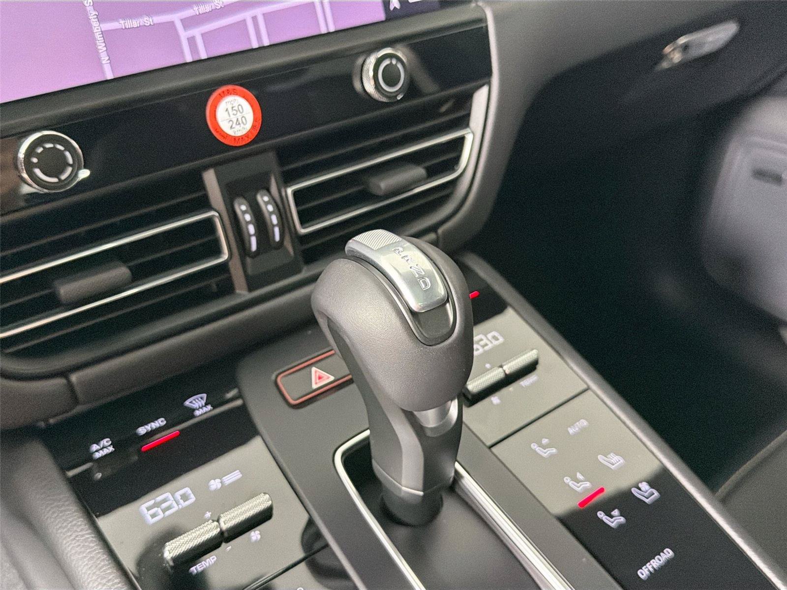 Certified 2025 Porsche Macan S AWD/4WD image 34