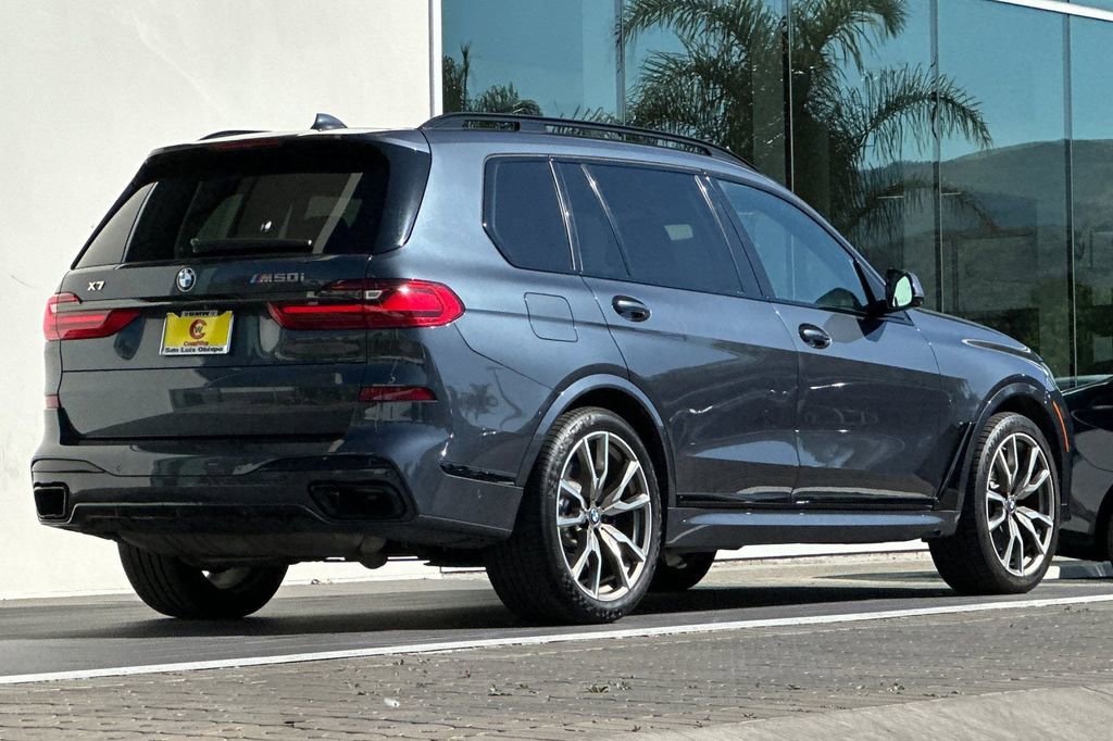 Used 2022 BMW X7 M50i image 3
