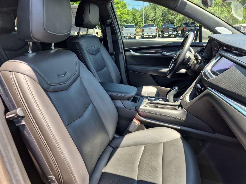 Used 2023 Cadillac XT5 Premium Luxury w/ Technology Package AWD/4WD image 36