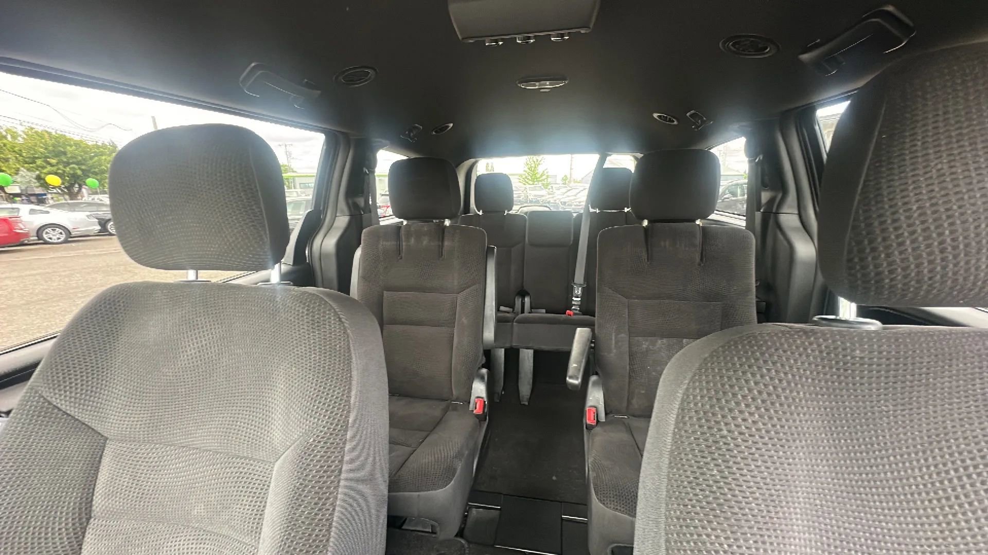 Used 2018 Dodge Grand Caravan SE image 9