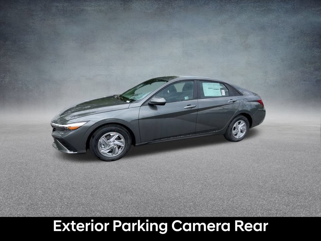 Used 2025 Hyundai Elantra SE FWD image 11