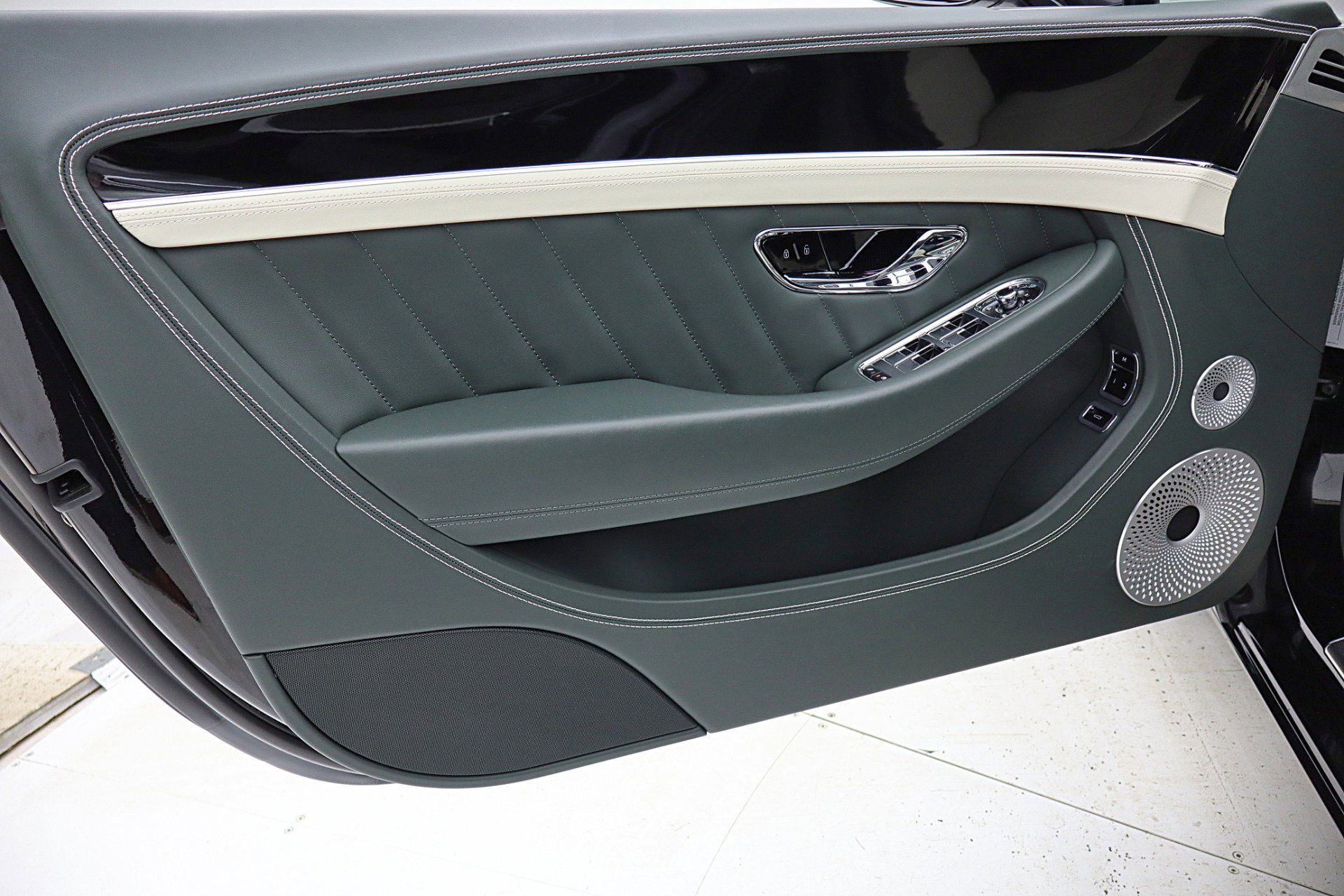 Used 2024 Bentley Continental GT image 44