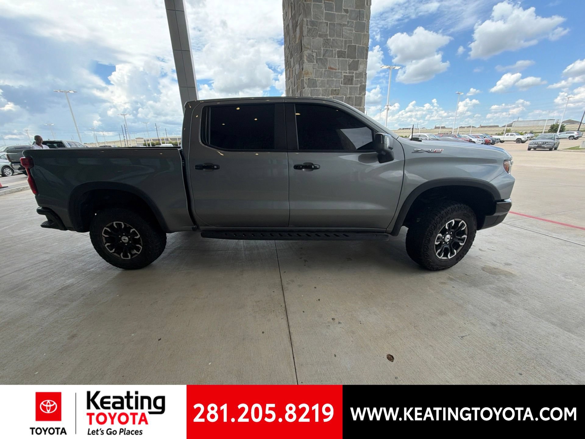 Used 2024 Chevrolet Silverado 1500 ZR2 w/ Technology Package AWD/4WD image 4