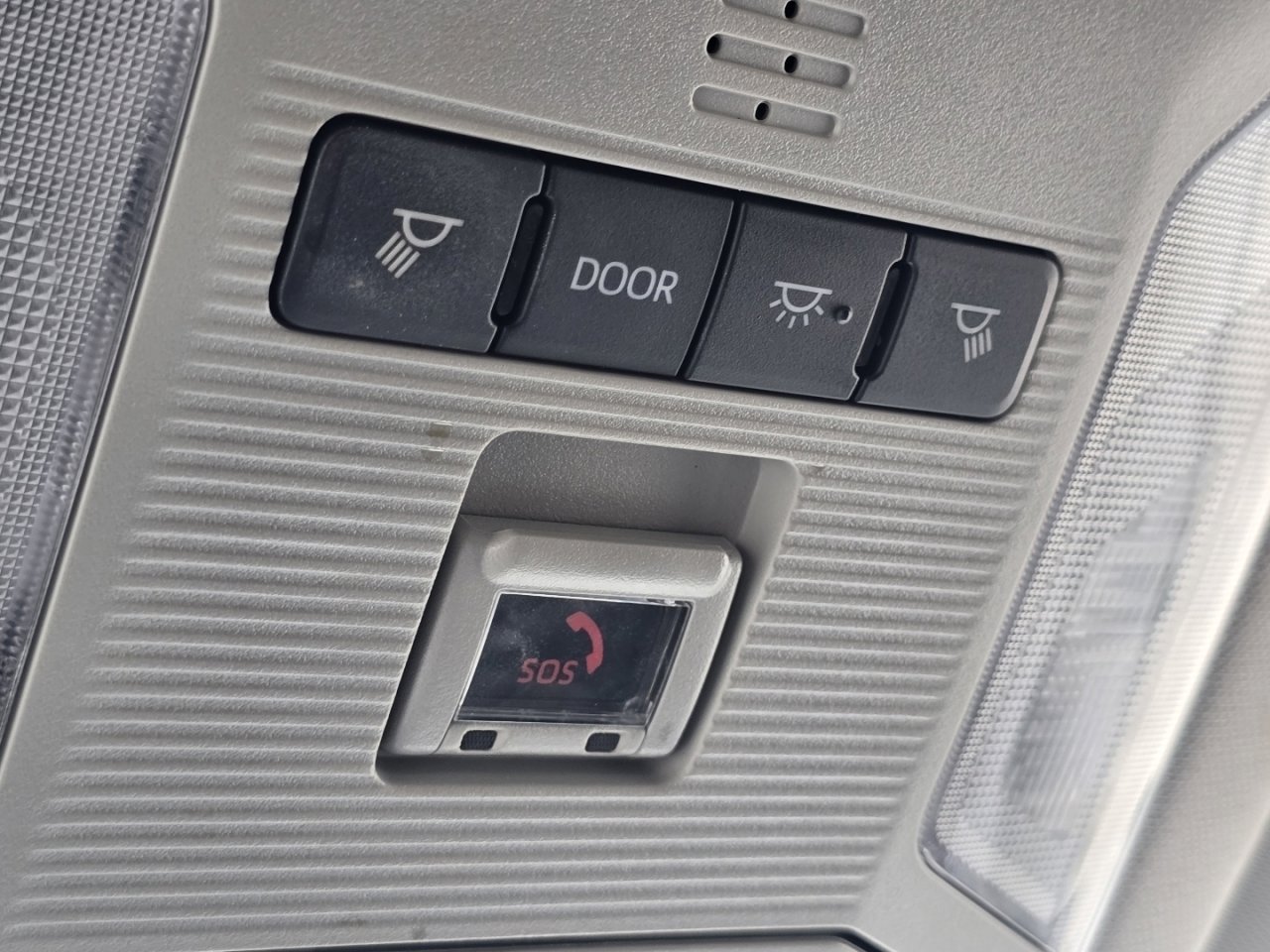 Used 2024 Toyota RAV4 LE AWD/4WD image 30