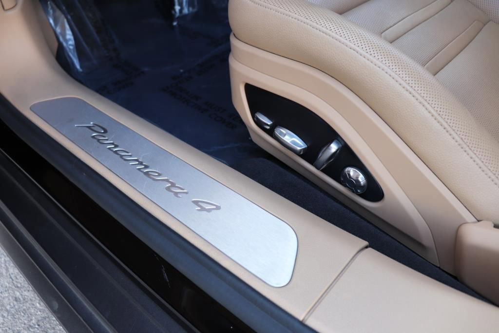 Used 2018 Porsche Panamera 4 image 13