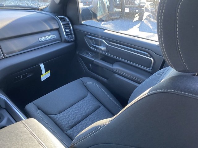 New 2026 RAM 1500 4x4 Crew Cab image 34