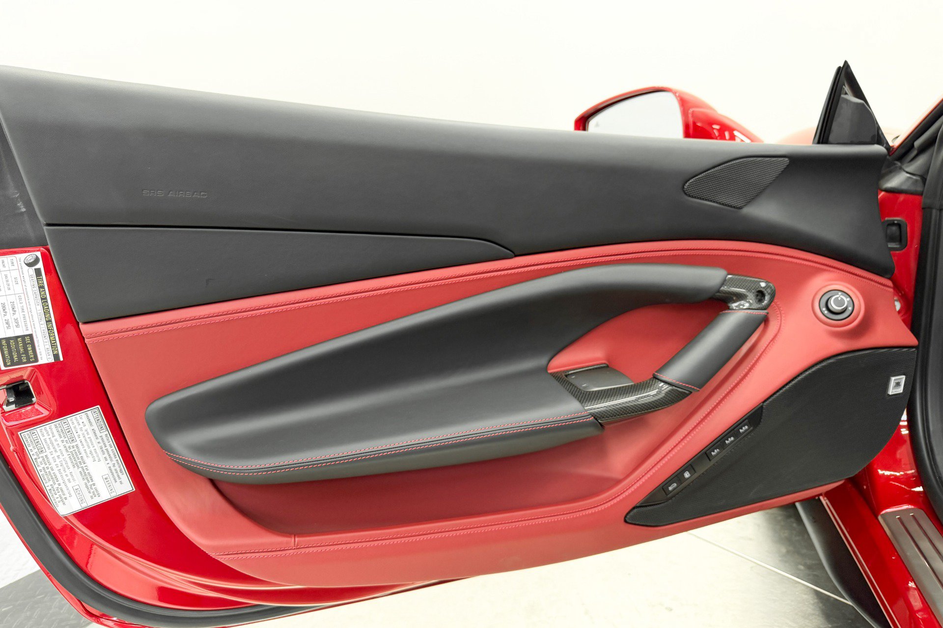 Used 2023 Ferrari F8 Tributo RWD image 32