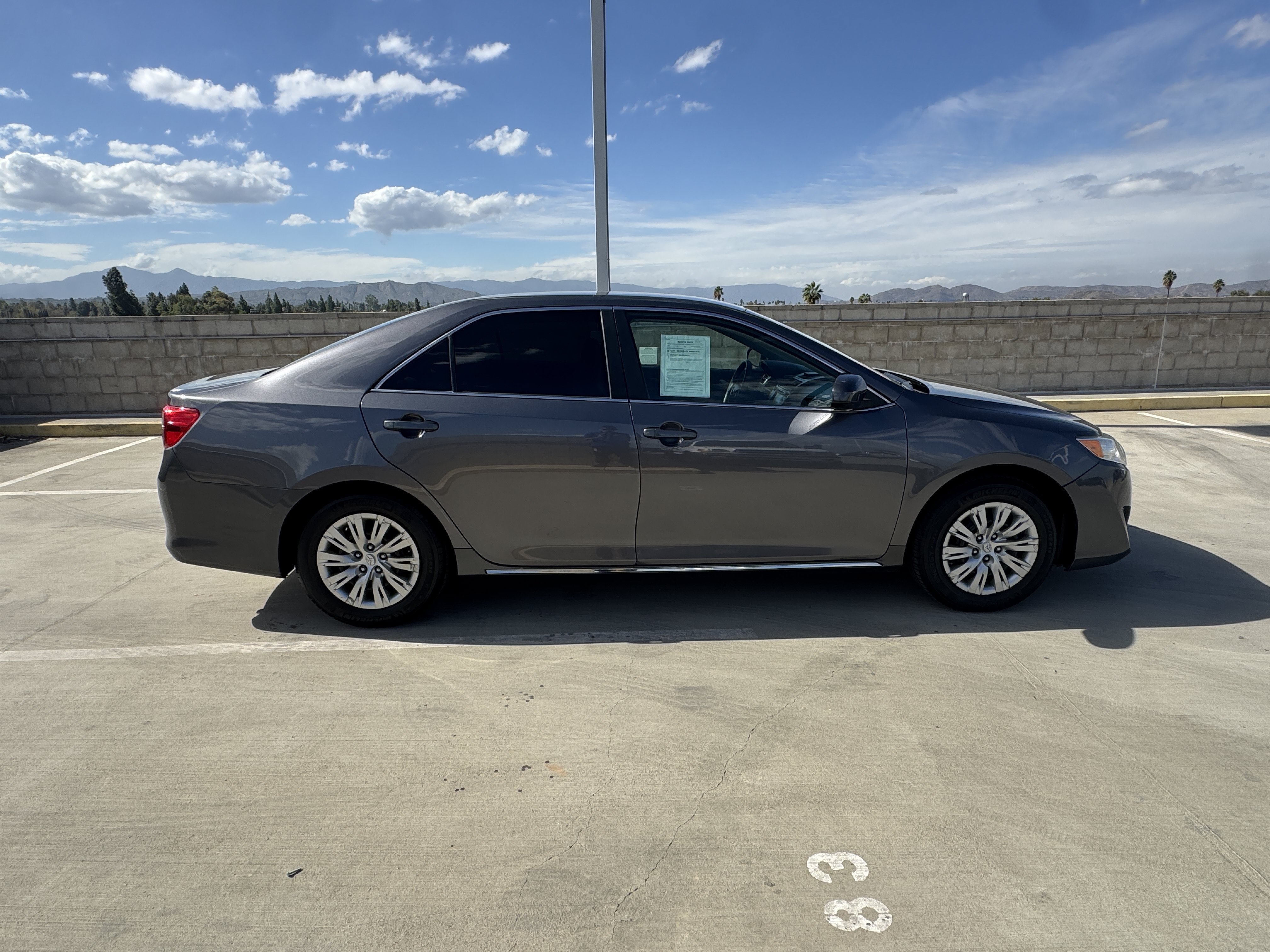Used 2014 Toyota Camry LE FWD image 12