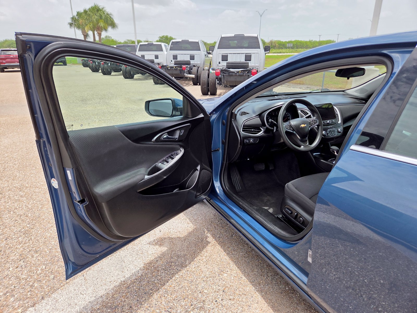 Used 2024 Chevrolet Malibu LT FWD image 12