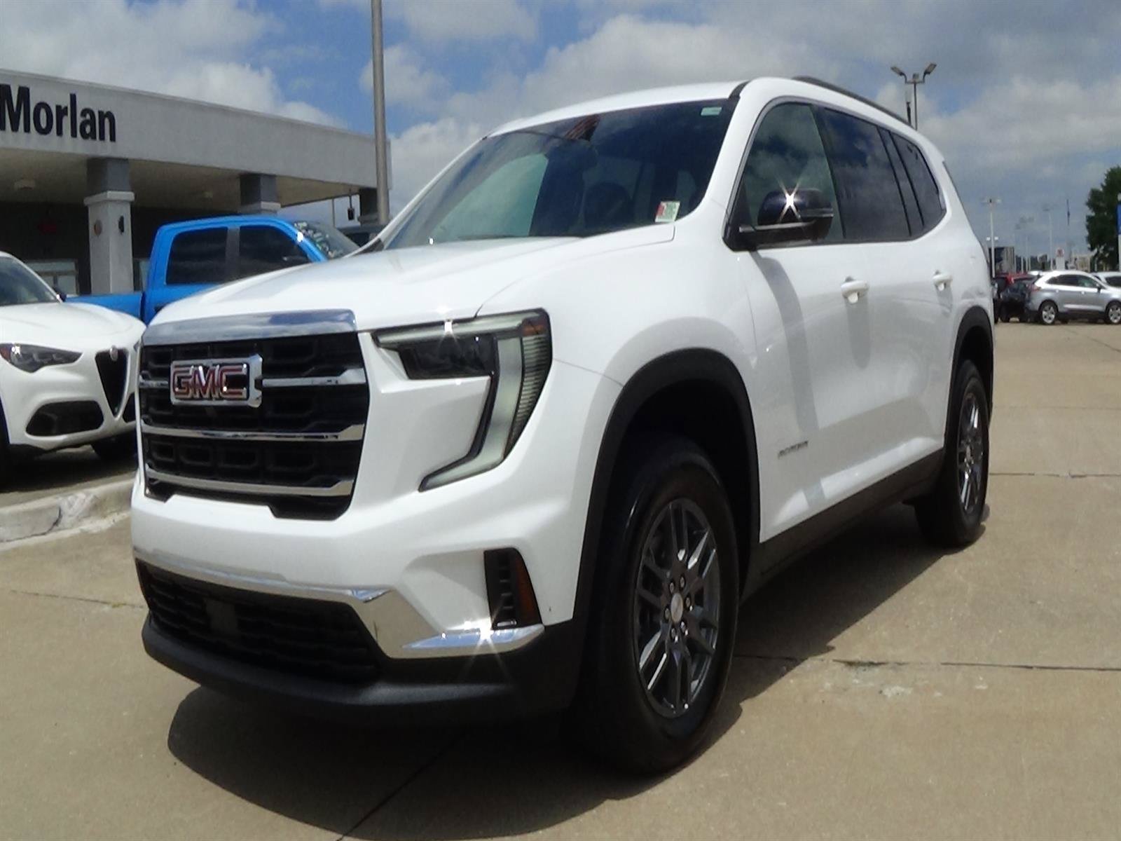 Used 2025 GMC Acadia Elevation FWD image 2
