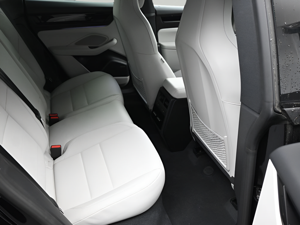 New 2025 Porsche Macan 4S Electric AWD/4WD image 11