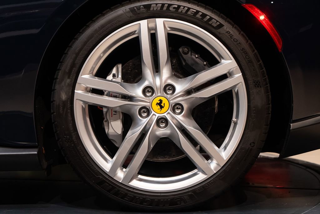 Used 2020 Ferrari Portofino image 14