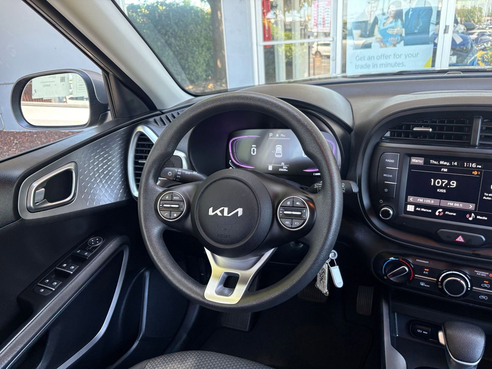 Used 2025 Kia Soul LX w/ LX Technology Package FWD image 32