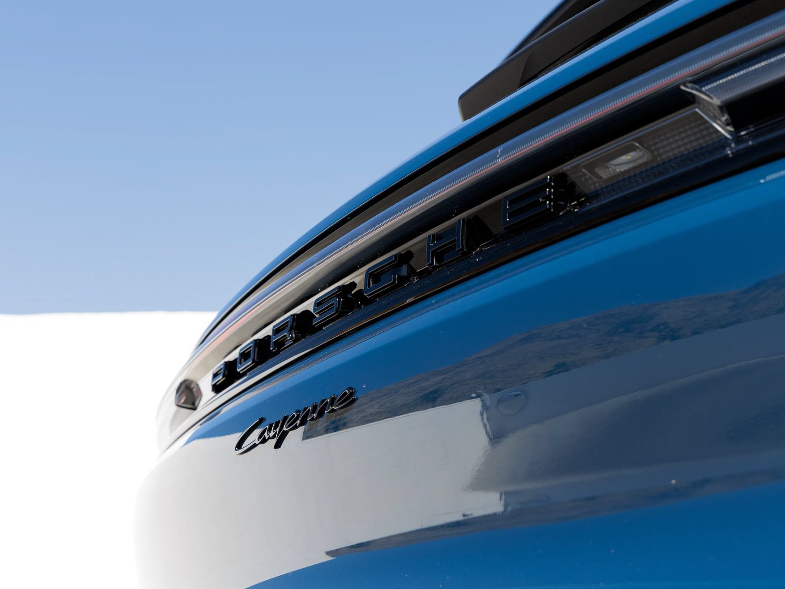 Certified 2025 Porsche Cayenne AWD/4WD image 12