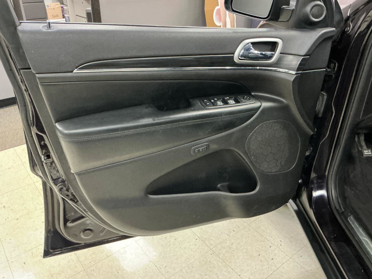 Used 2019 Jeep Grand Cherokee Limited AWD/4WD image 12