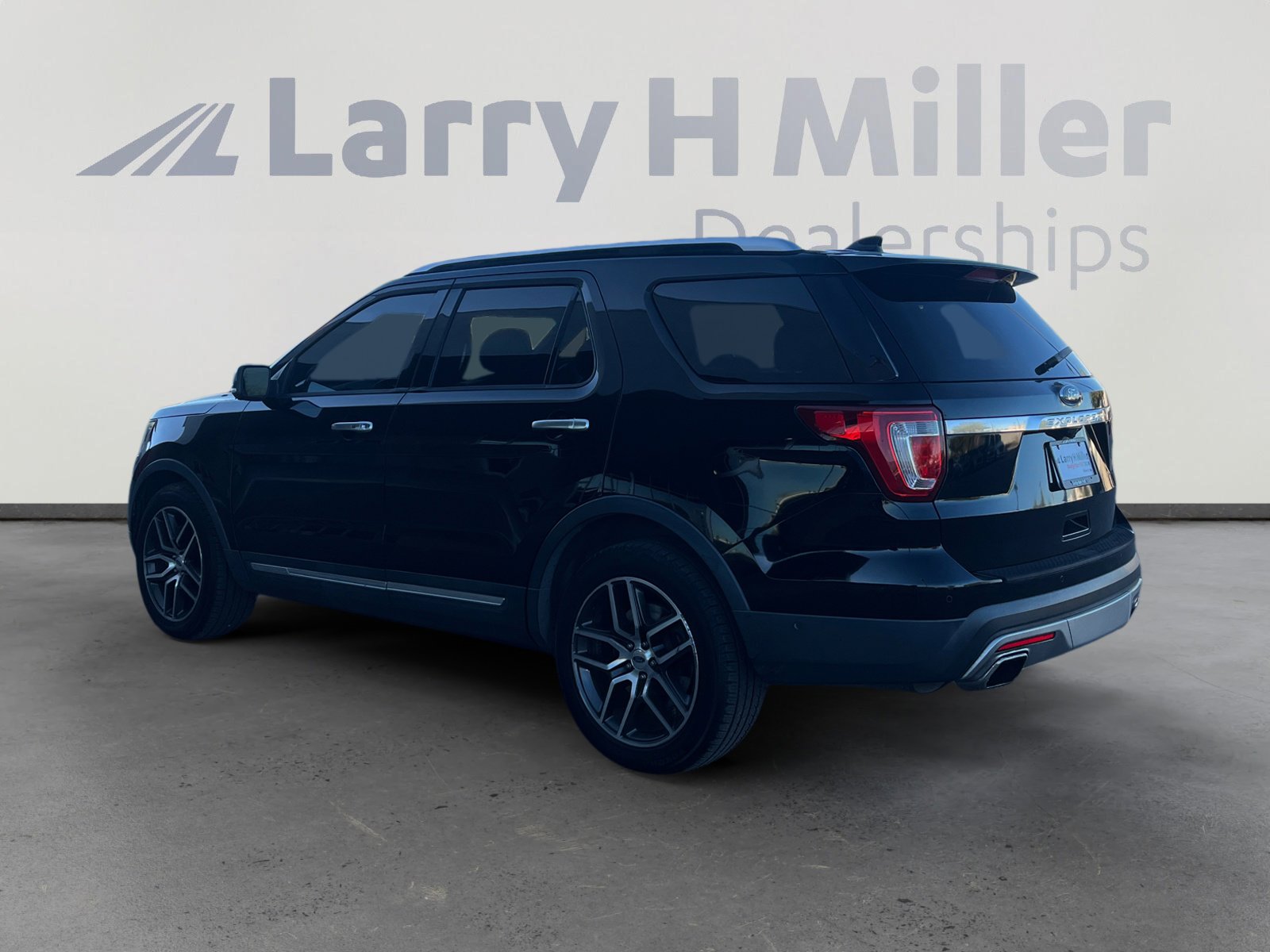 Used 2016 Ford Explorer Platinum image 3