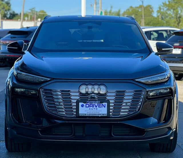 Used 2025 Audi SQ6 e-tron Premium Plus w/ Premium Plus AWD/4WD image 7
