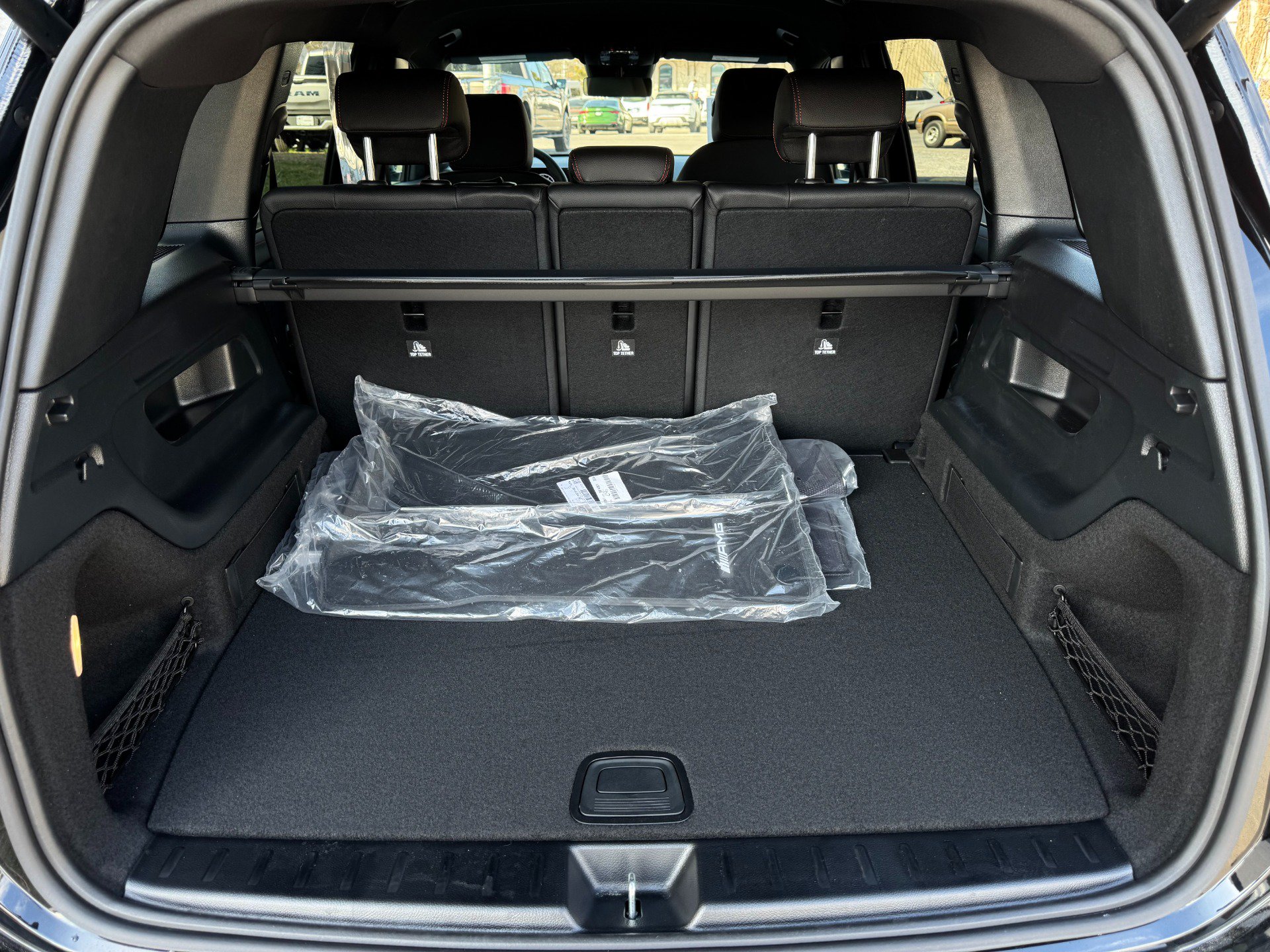 Used 2025 Mercedes-Benz GLB 250 w/ AMG Night Package image 41