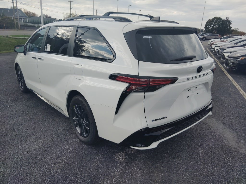 New 2026 Toyota Sienna XSE AWD/4WD image 3