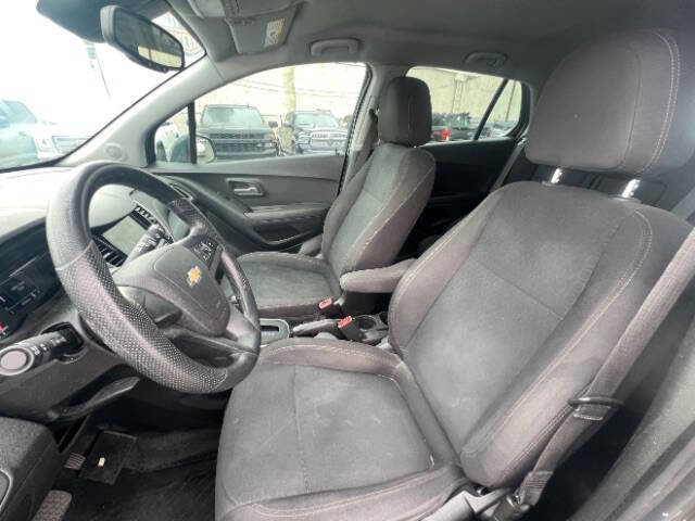 Used 2019 Chevrolet Trax LS w/ LPO, Protection Package FWD image 13