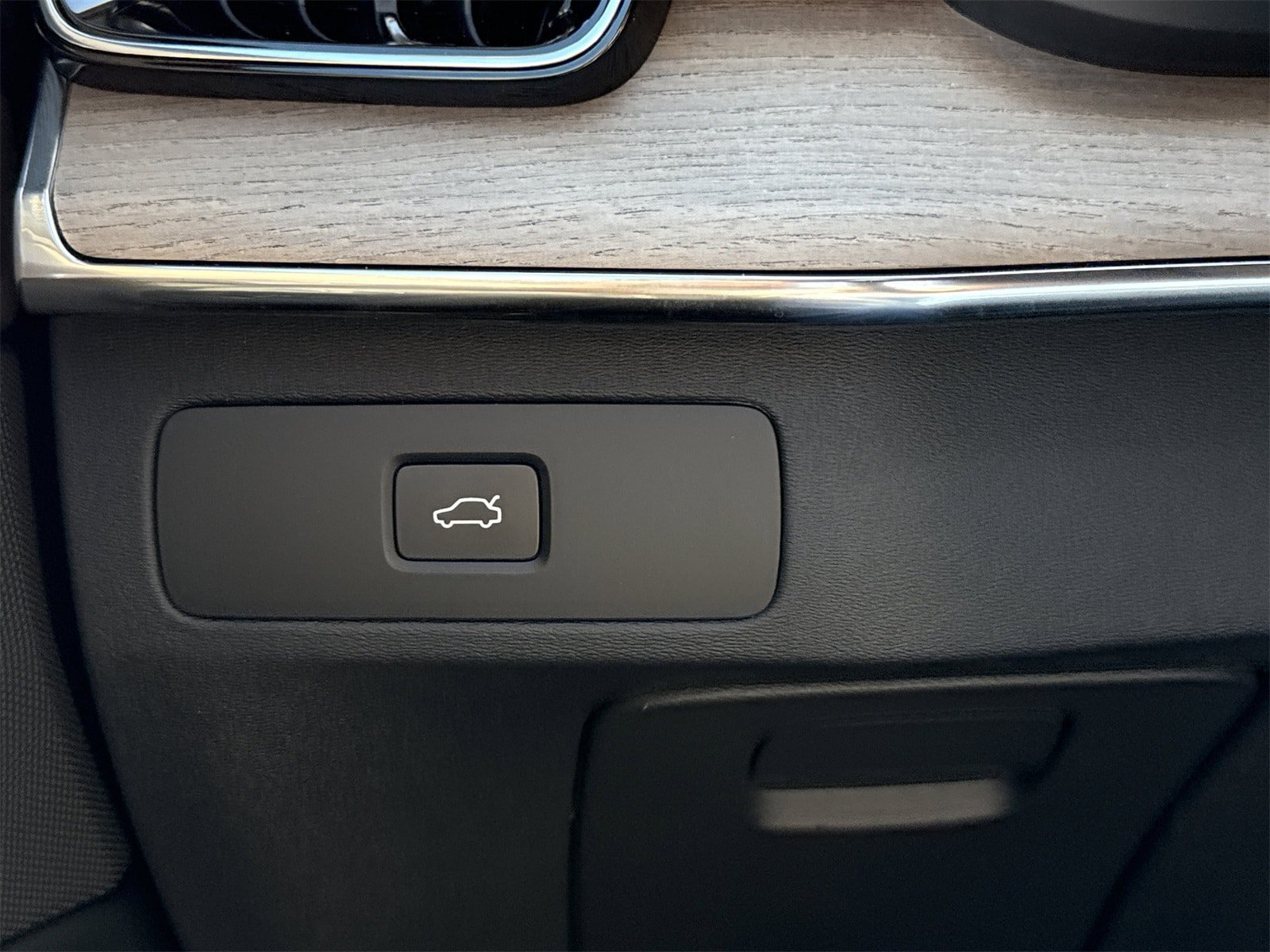 New 2026 Volvo XC90 B5 Plus w/ Protection Package Premier AWD/4WD image 21