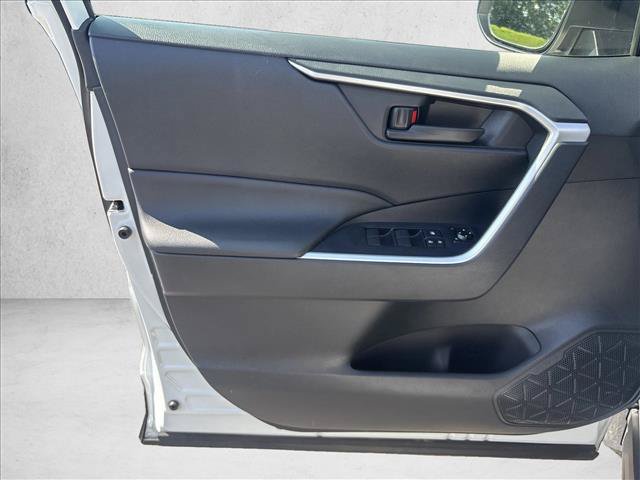Used 2025 Toyota RAV4 LE AWD/4WD image 8