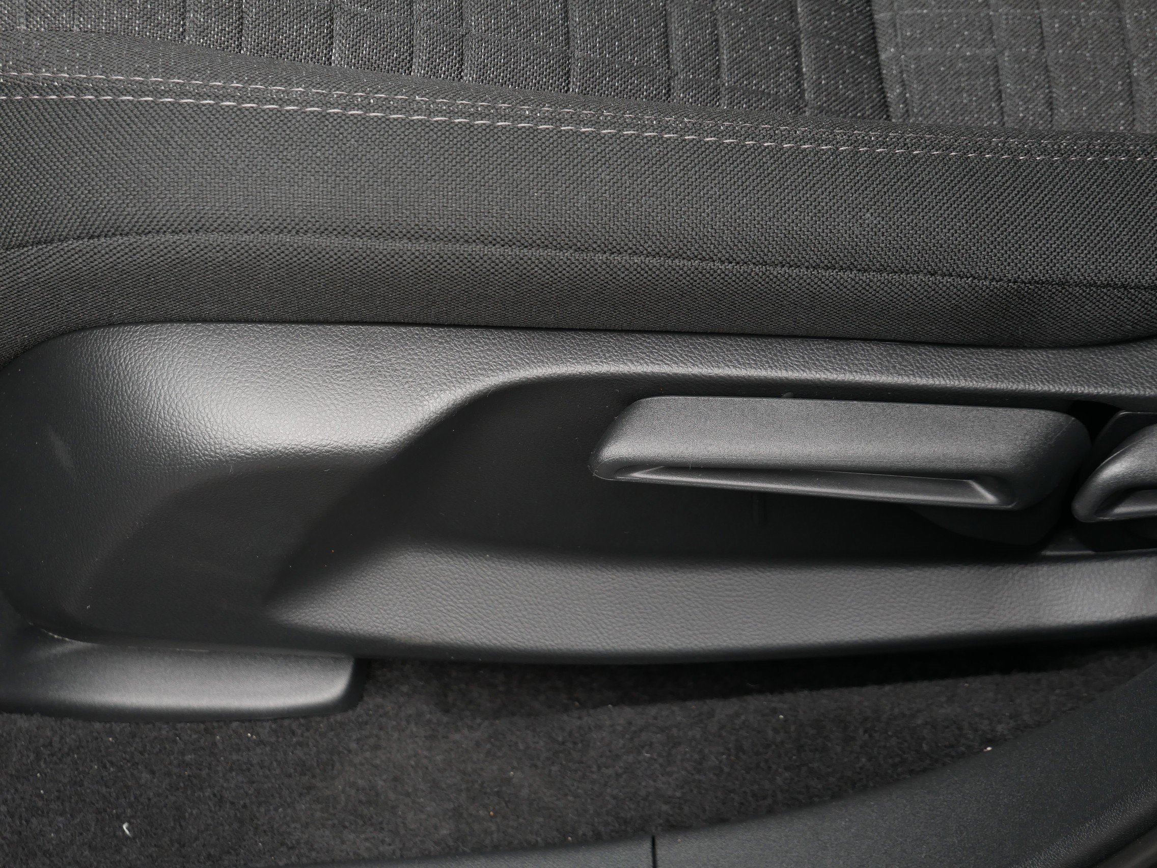 New 2027 Honda HR-V LX image 16