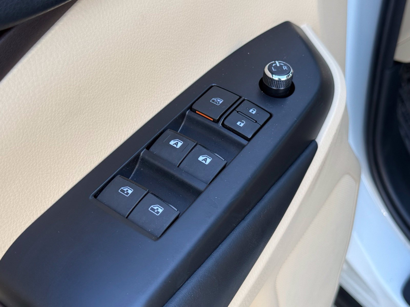 Used 2018 Toyota Highlander XLE FWD image 22