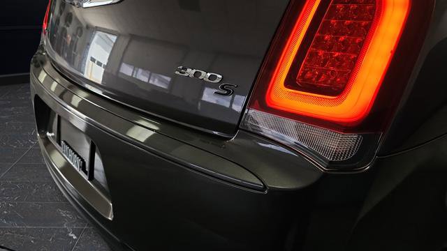 Used 2017 Chrysler 300 S AWD/4WD image 37