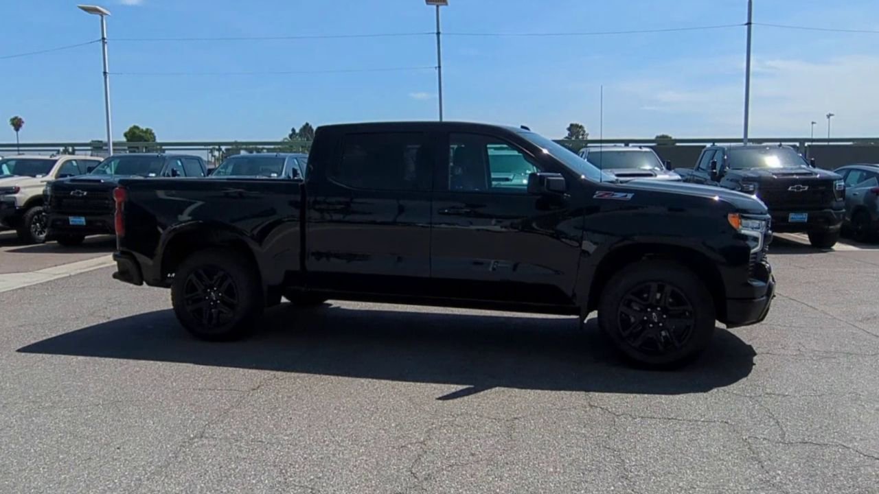 Used 2023 Chevrolet Silverado 1500 RST w/ Z71 Off-Road Package AWD/4WD image 9