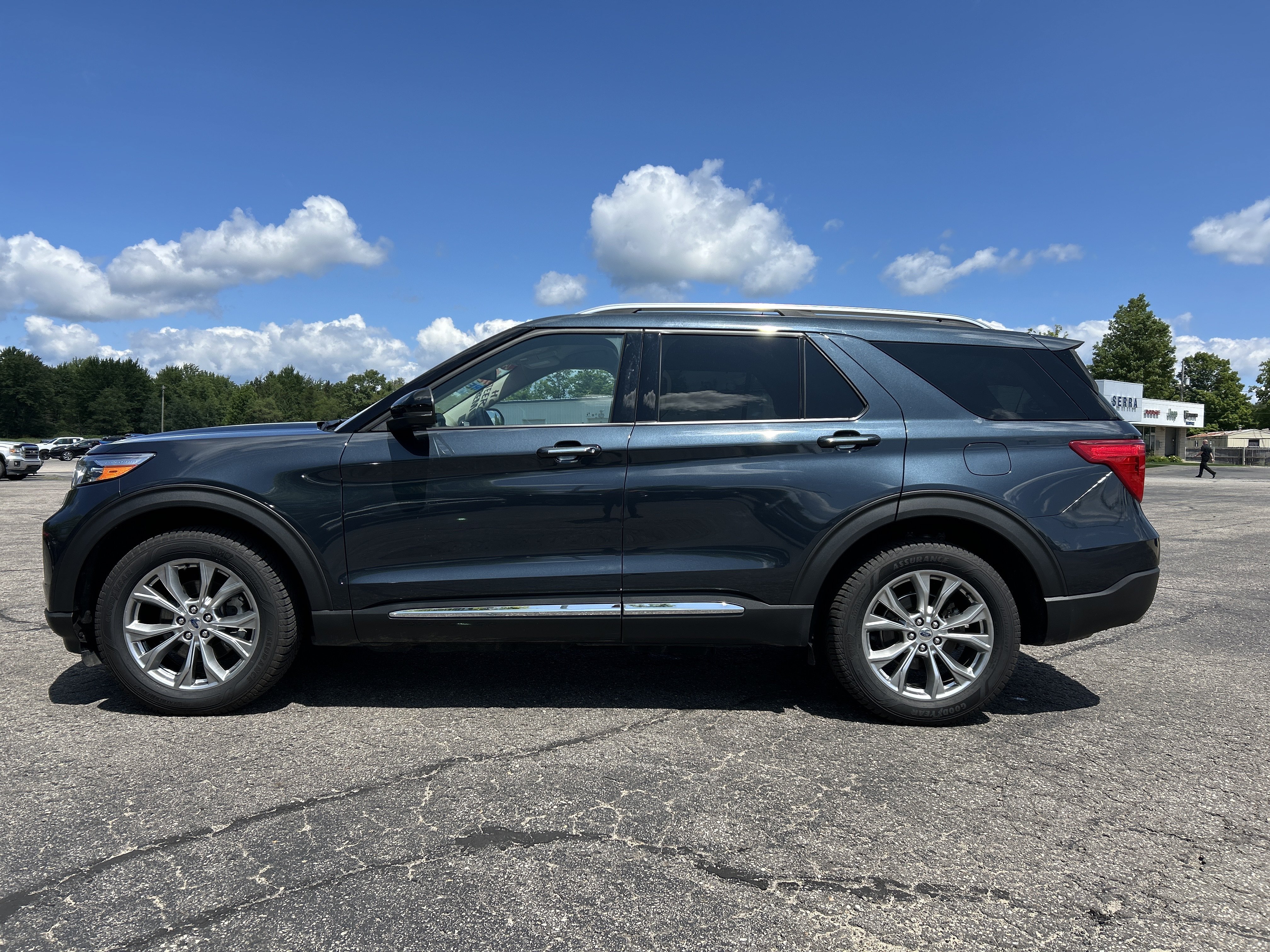 Used 2024 Ford Explorer Limited w/ Equipment Group 301A AWD/4WD image 6