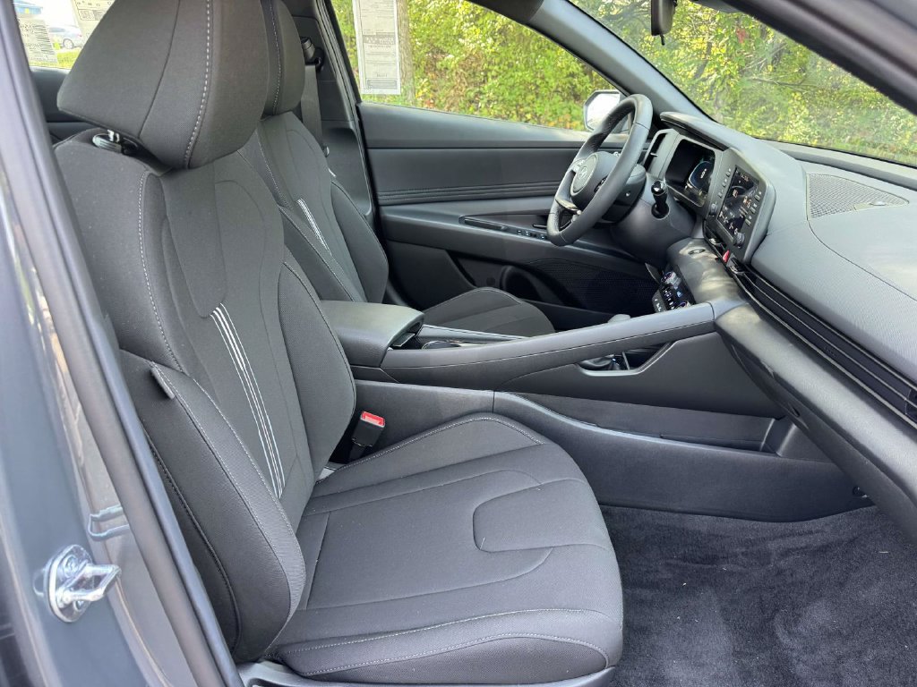 New 2026 Hyundai Elantra SEL Sport Premium FWD image 9