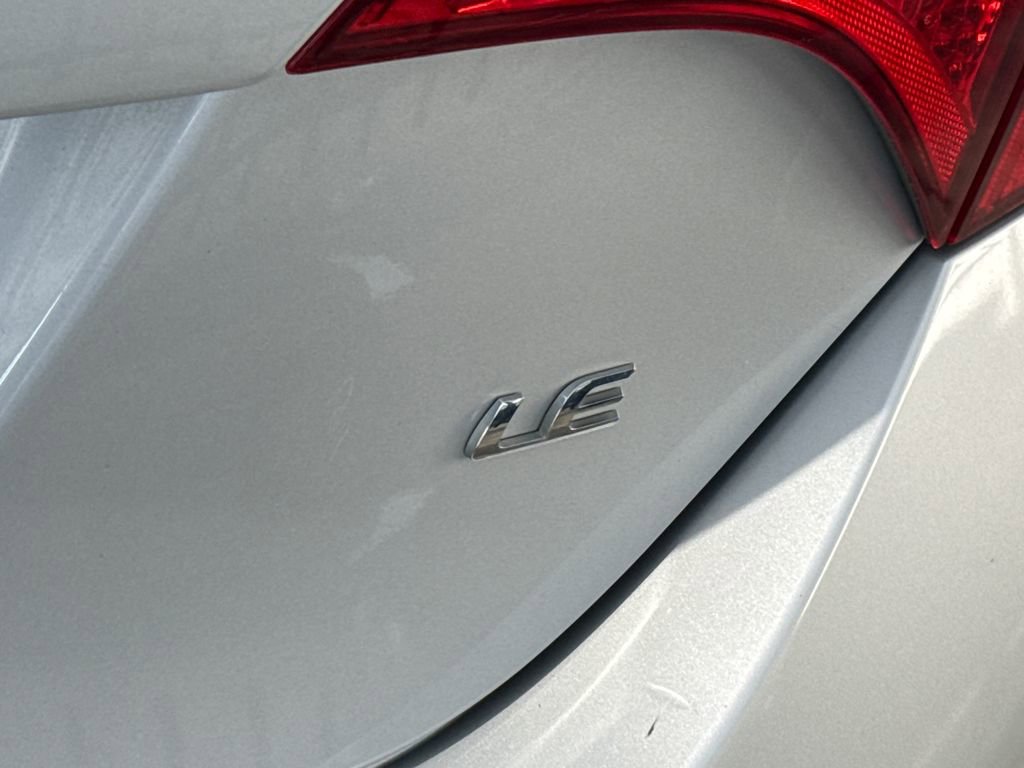 Used 2016 Toyota Corolla LE FWD image 8